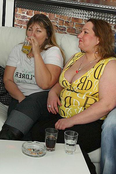 12P She gets naked at the party, blows her man, and then lets him fuck her tasty cun
