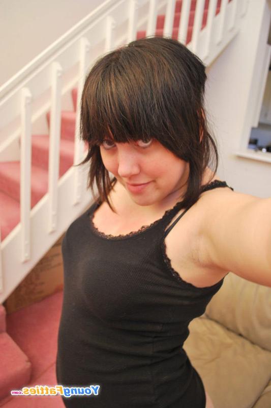 12P Sexy young fatty with nice tits and smoothie stripping