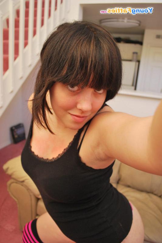 12P Sexy young fatty with nice tits and smoothie stripping