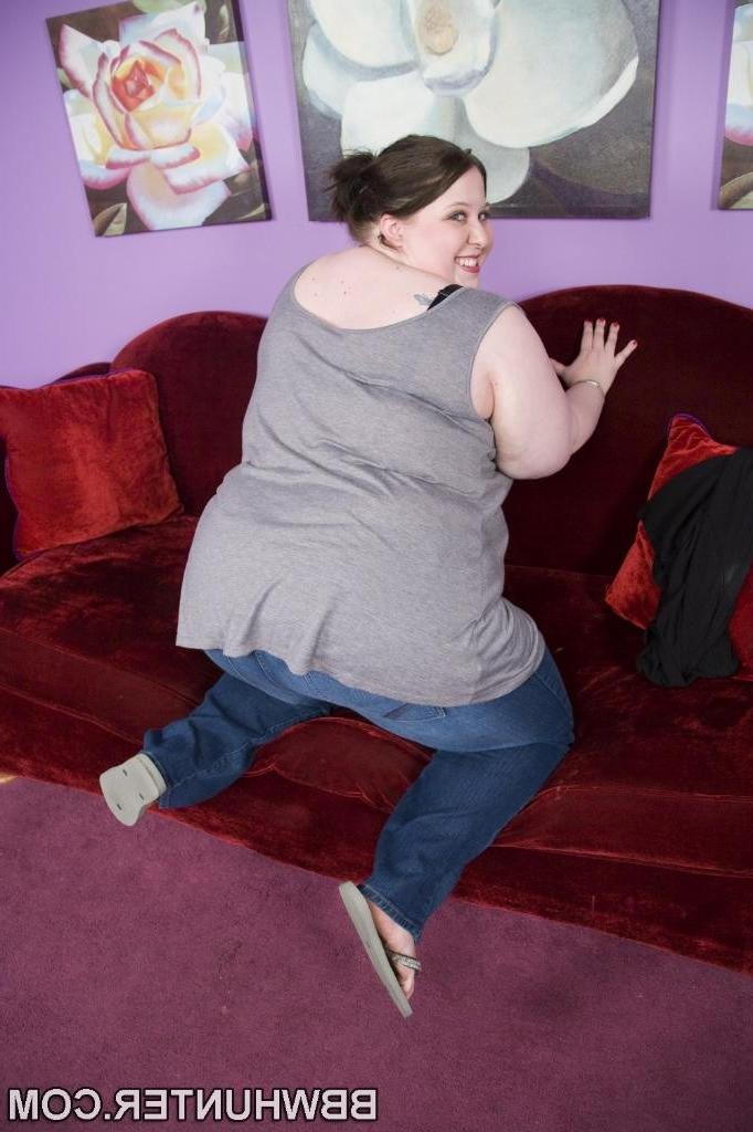 12P Cute plumper Jelli Bean shows off her enormous rack and gets her pussy plugged w