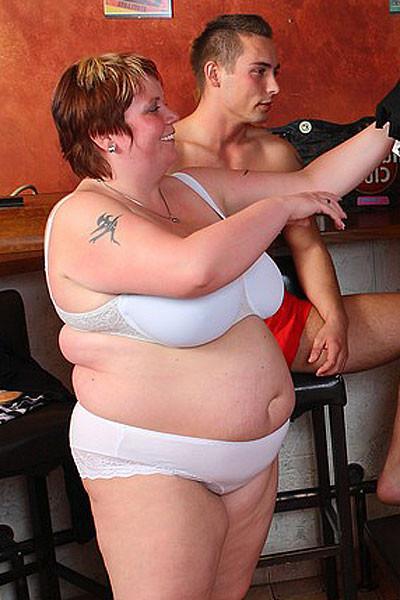 12P The horny big girls with talented mouths give great blowjobs to the guys in the 