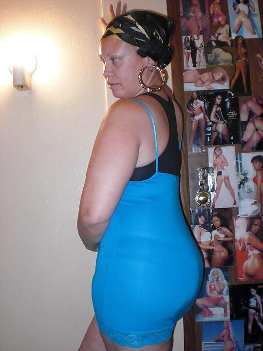 25P SOME LATIN MILF BOOTY