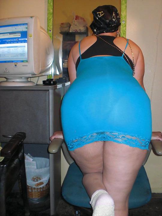 25P SOME LATIN MILF BOOTY