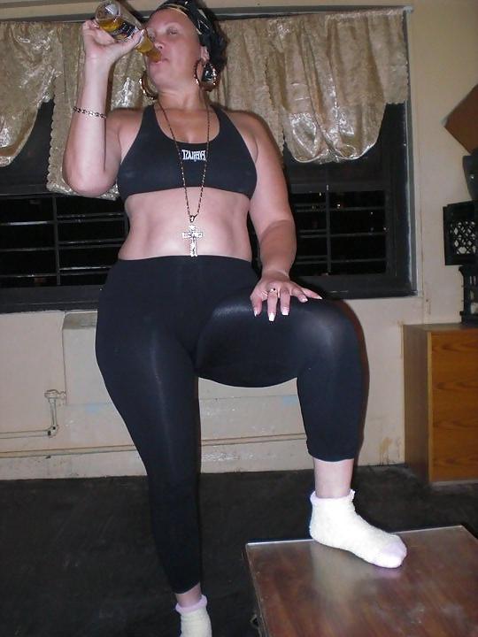 25P SOME LATIN MILF BOOTY