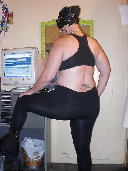 25P SOME LATIN MILF BOOTY