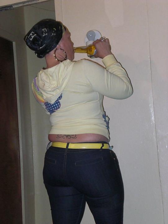 25P SOME LATIN MILF BOOTY