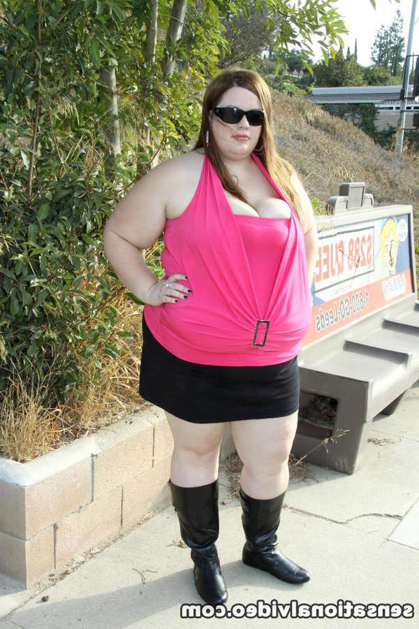 15P Supersized Desiree Devine Working a Young Stud's Thick Dick