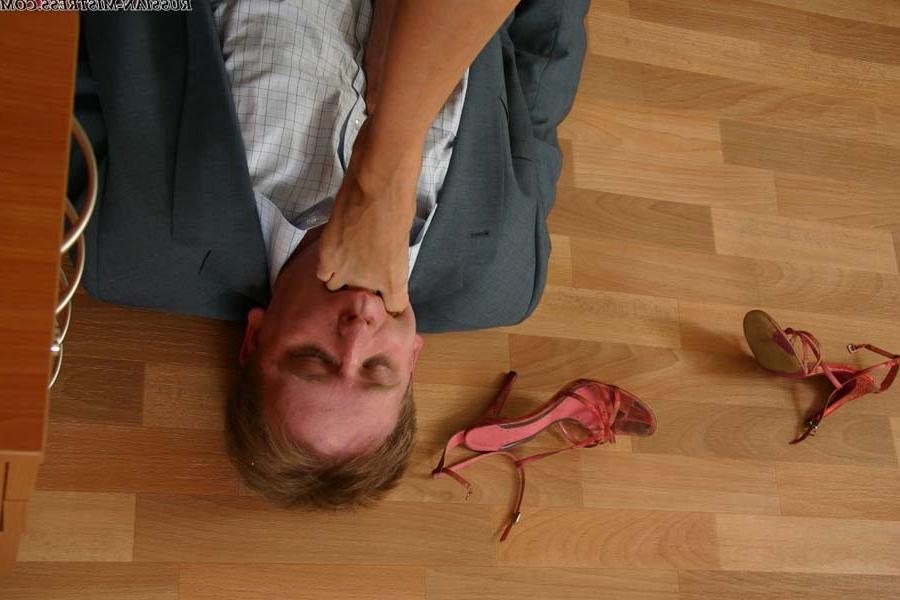 16P Lady boss walks and jumps barefoot on face, breast and dick of employee