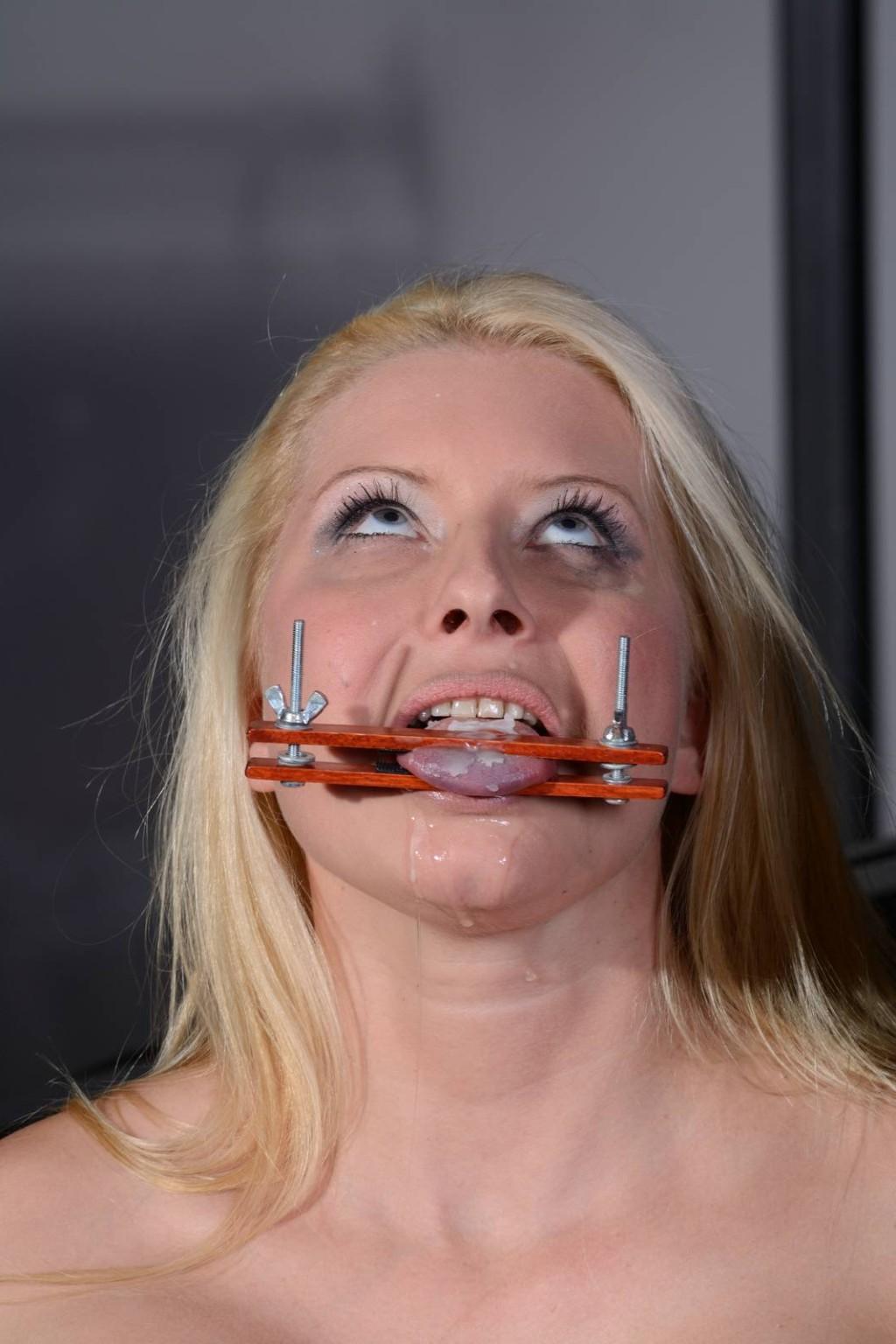 16P Melanie Moons tongue torture and hot waxing