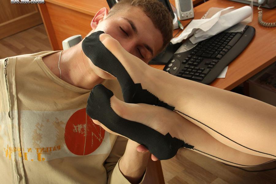 16P Strict lady boss with perfect legs orders the student to lick her sweet charming