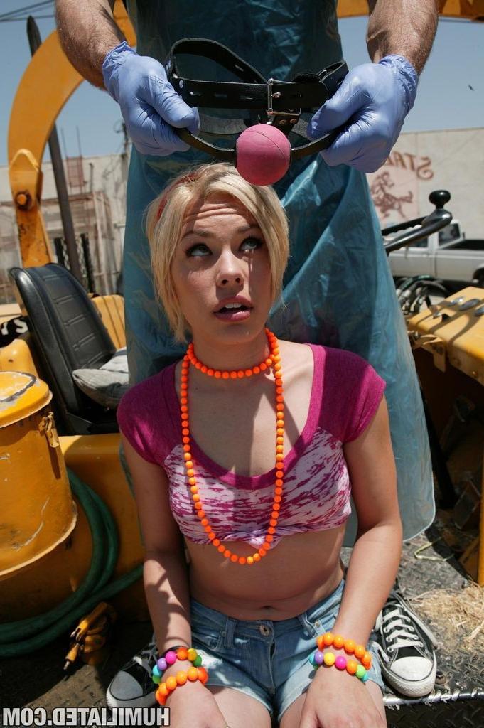 16P Blonde bitch Shelby Angel is a horny squirt angel