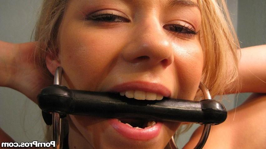 17P Cute amateur girlfriend has hot and kinky sex in homemade photos