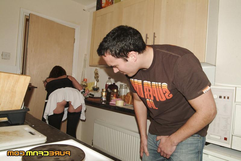 18P Four women all get their hands on a voyeurs dick