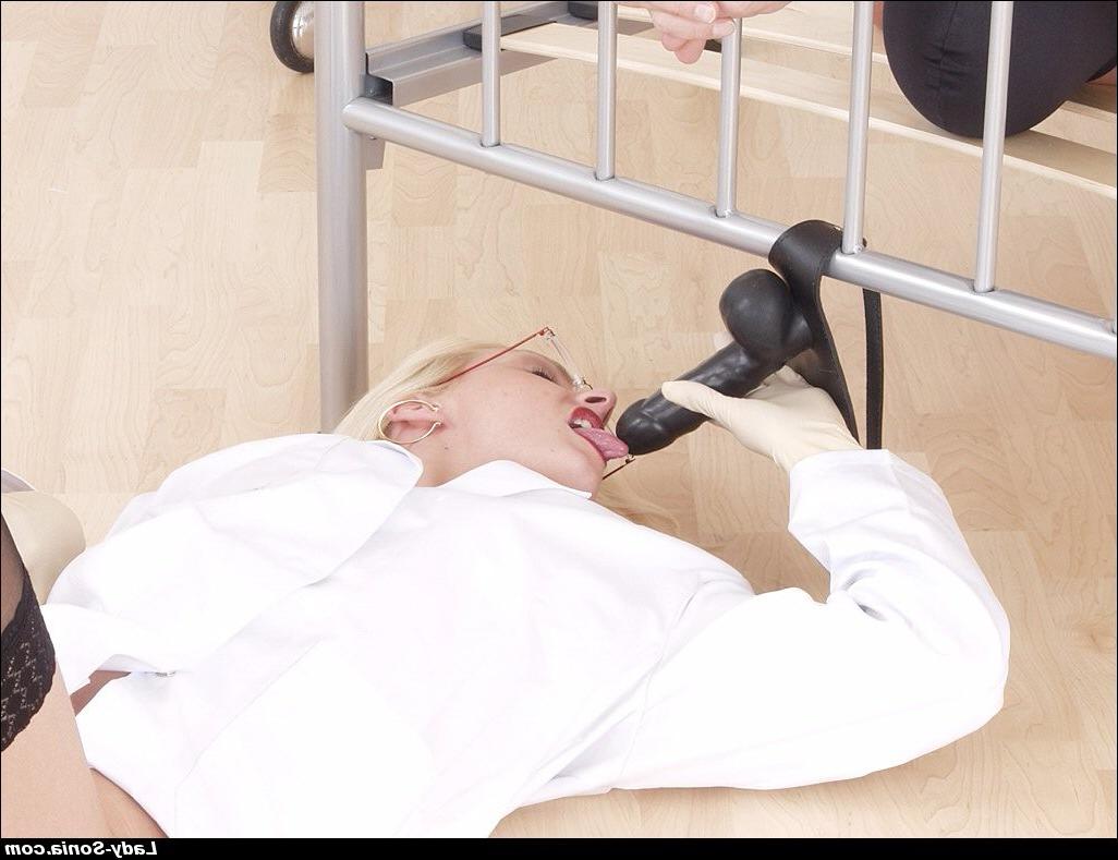15P Lady Sonia teaches her student about cock and ball torture