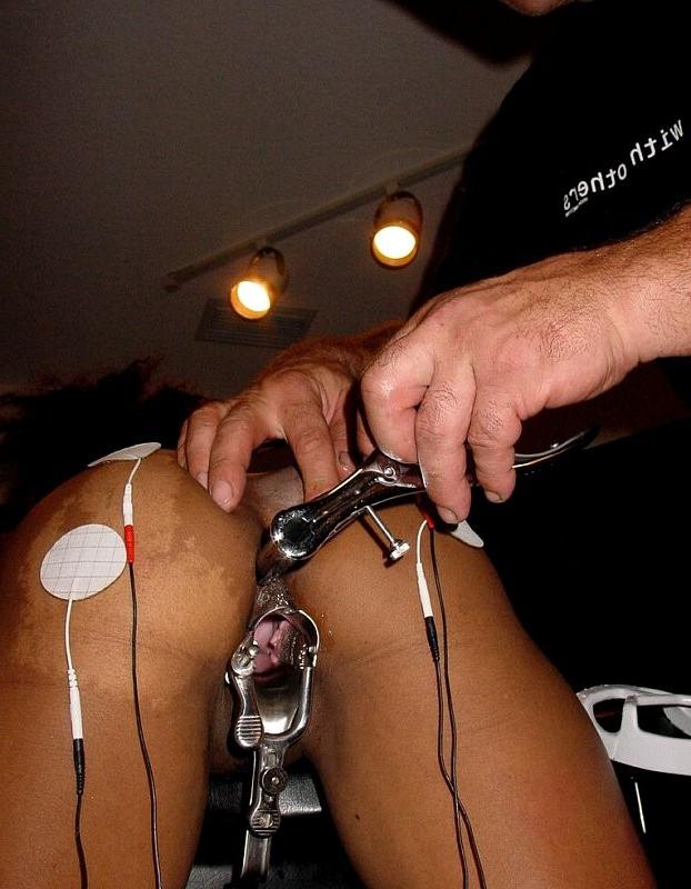 20P Master and slave playing with electric devices on her body