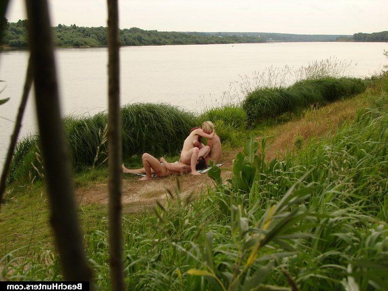15P Spy on a hardcore sex outdoors