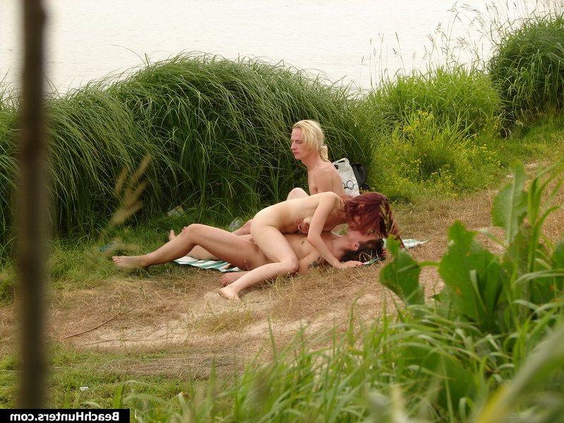 15P Spy on a hardcore sex outdoors