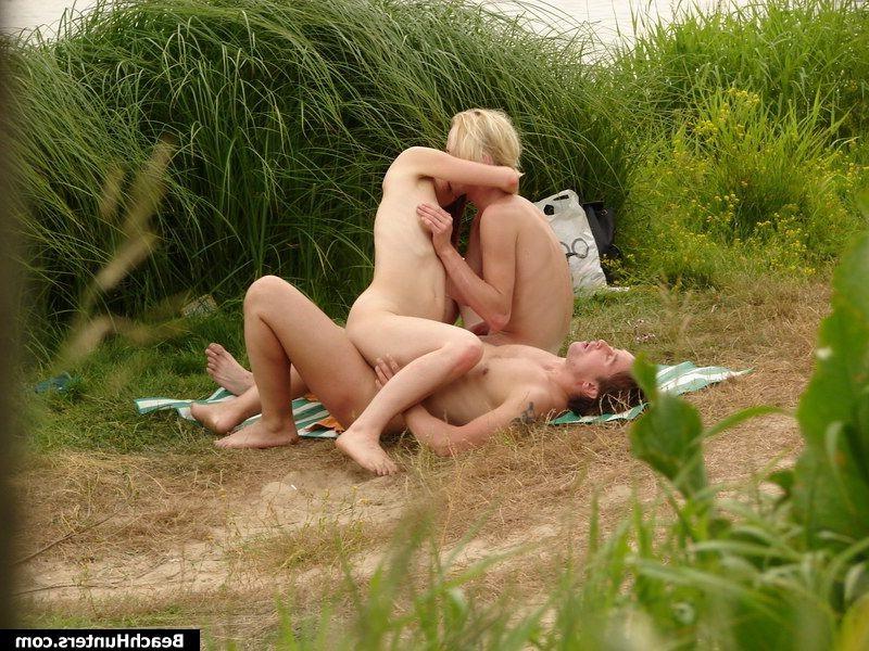 15P Spy on a hardcore sex outdoors