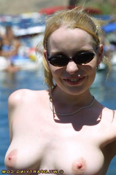 18P Bikini babes party on a boat