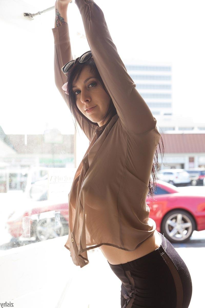 12P Busty alt babe with pierced tits