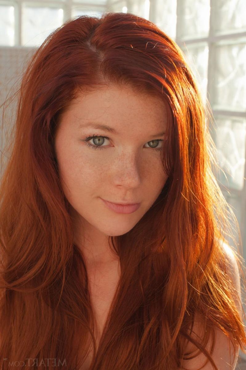 12P Red hot sweetie on the balcony