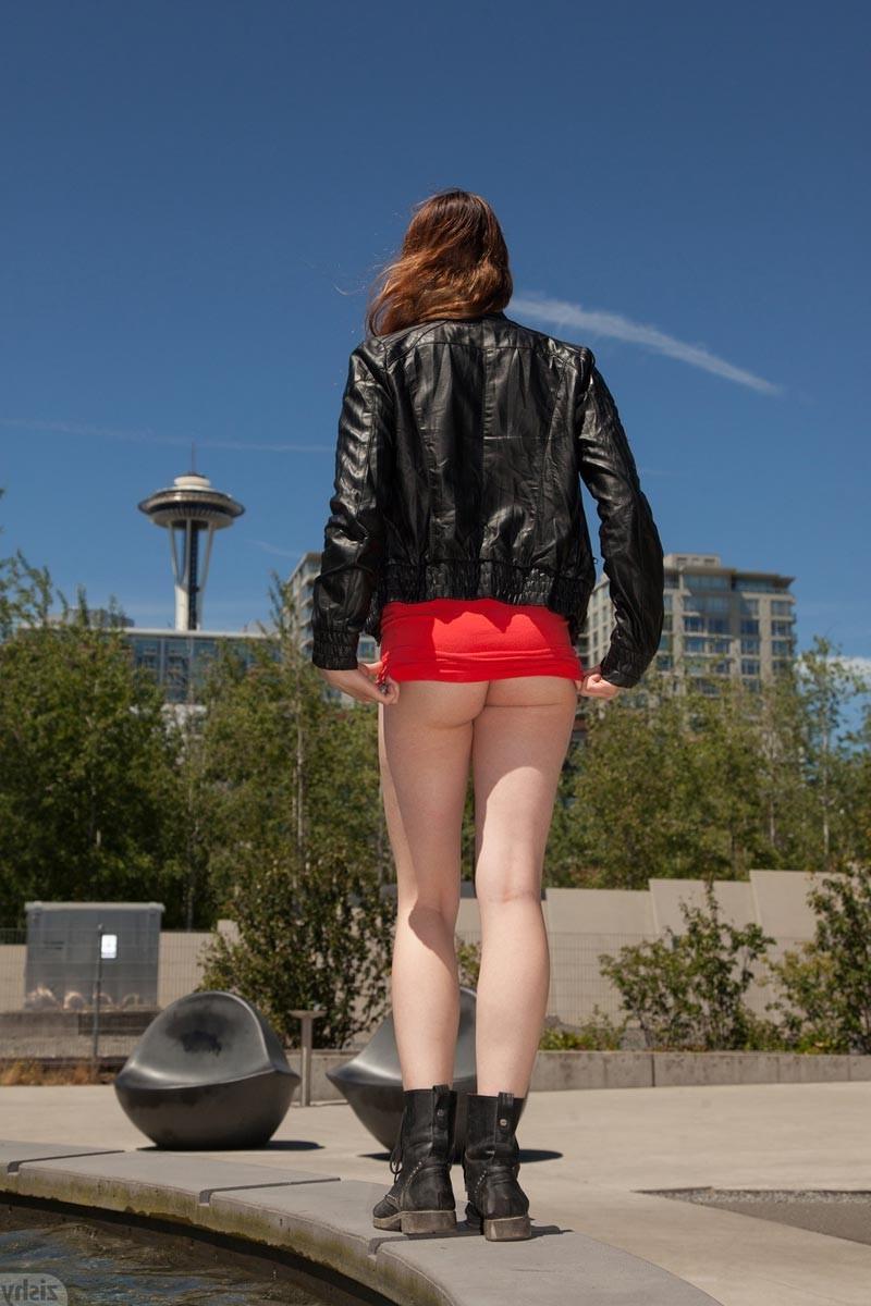 12P Sweet round ass amateur