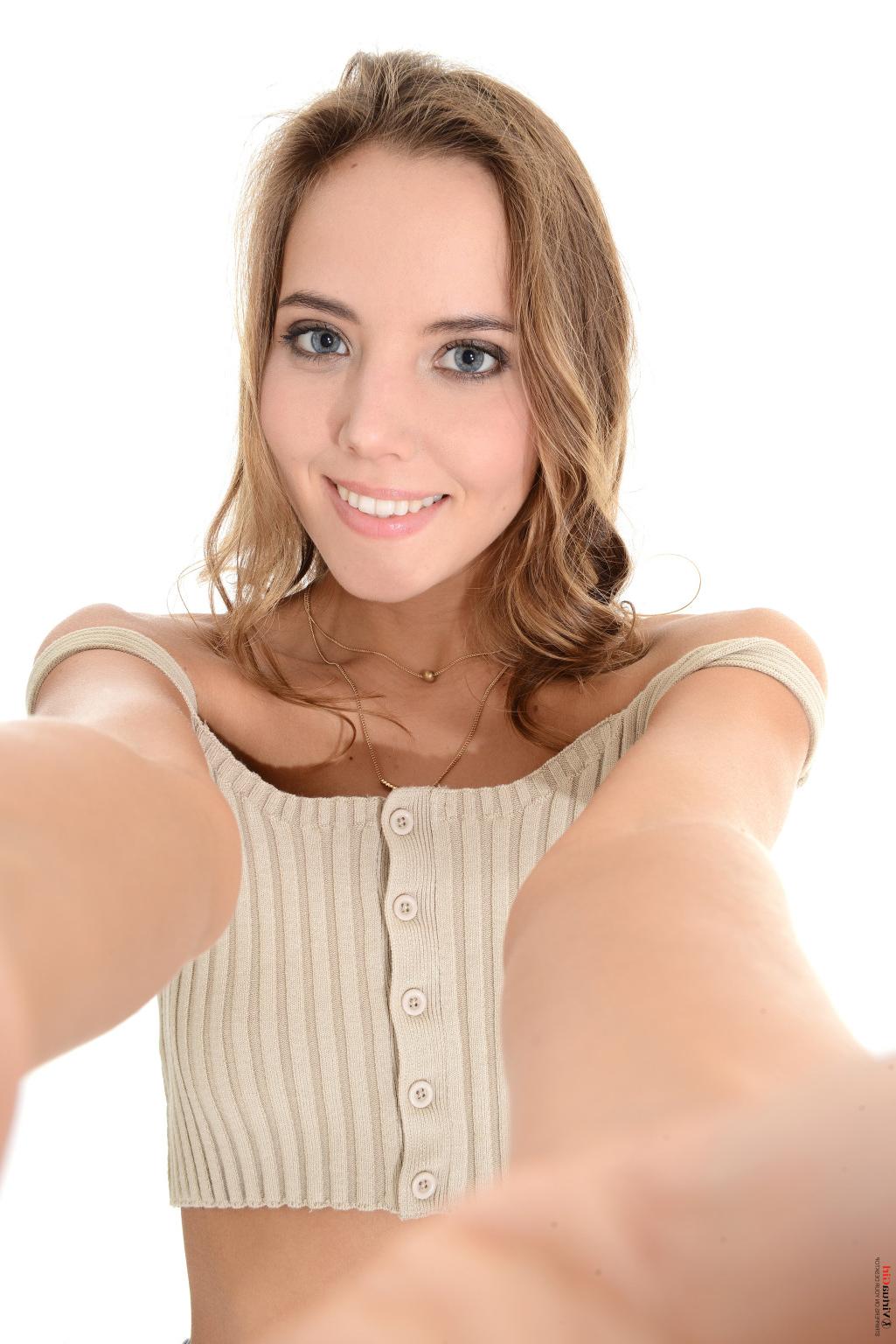 15P Katya Clover Flirtatious