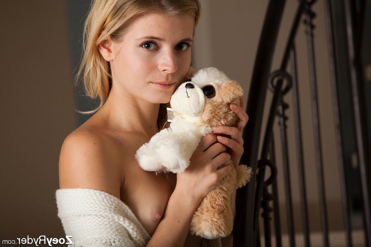 15P Beautiful Teen Zoey Ryder