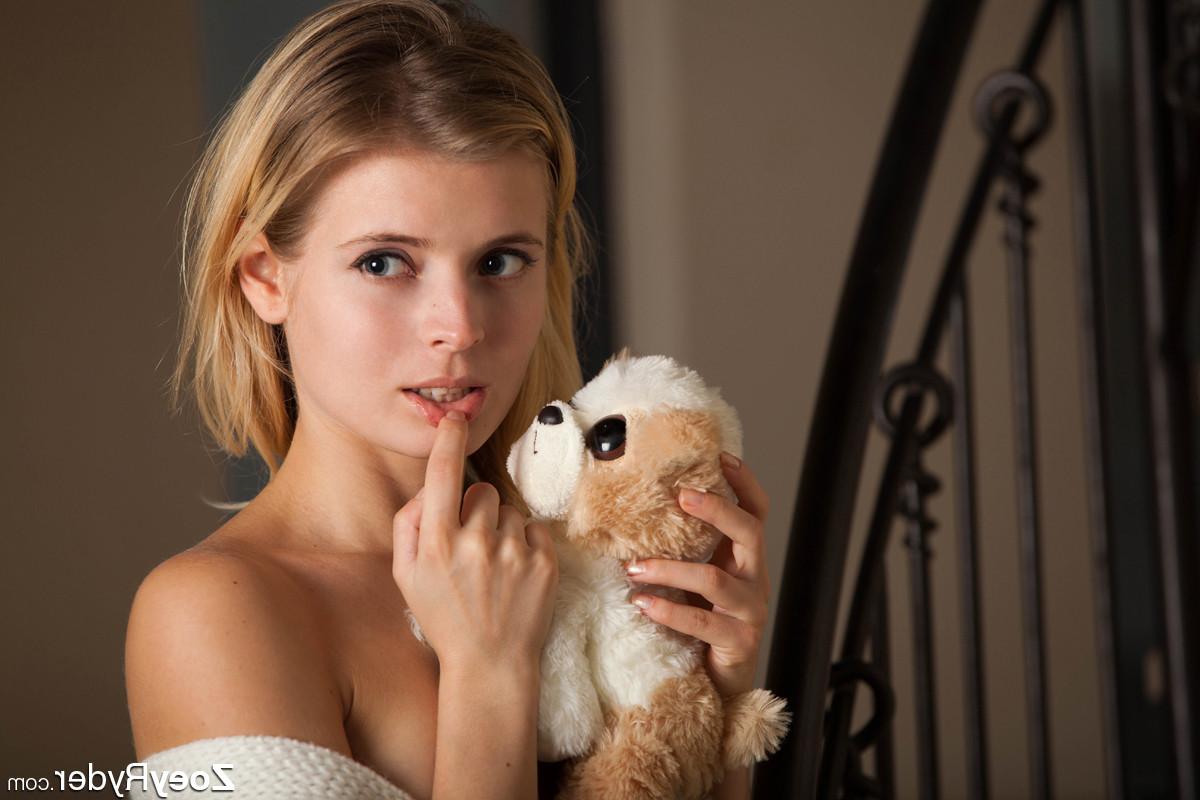 15P Beautiful Teen Zoey Ryder