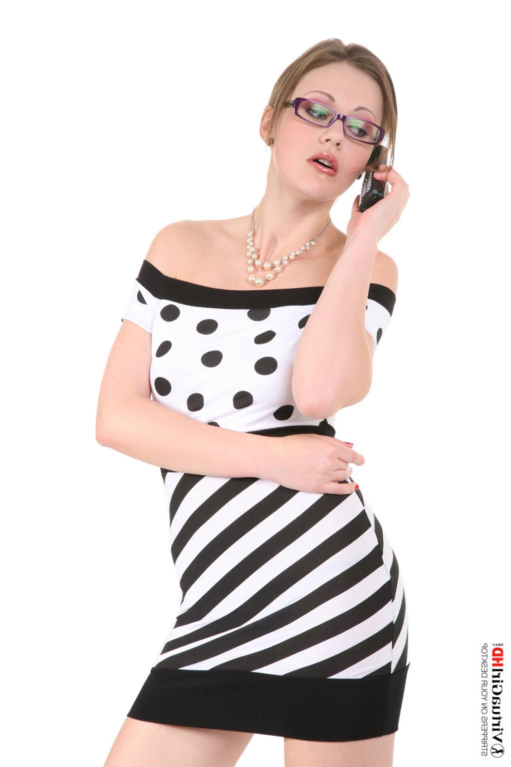15P Stop watching pictures and get Tina Kay stripping on your desktop