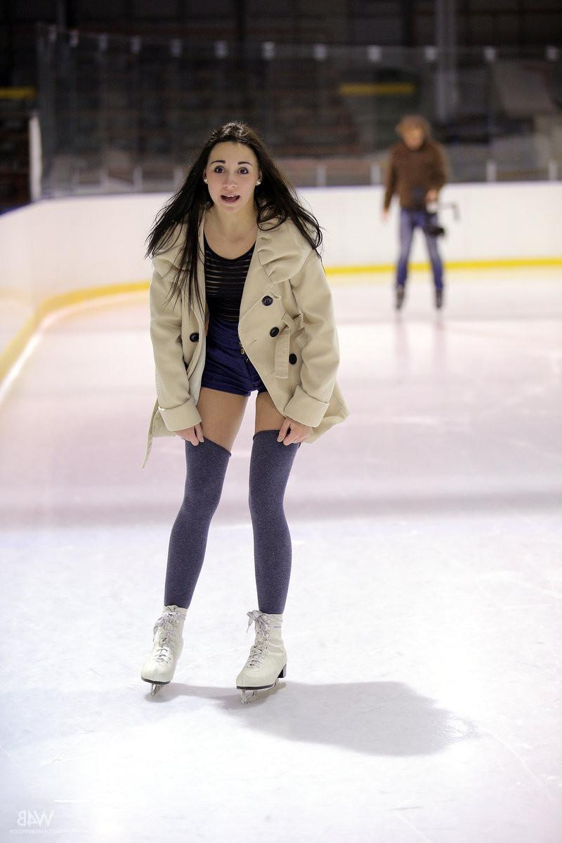 16P Luscious teen ice skater dildoing her tight lil pussy