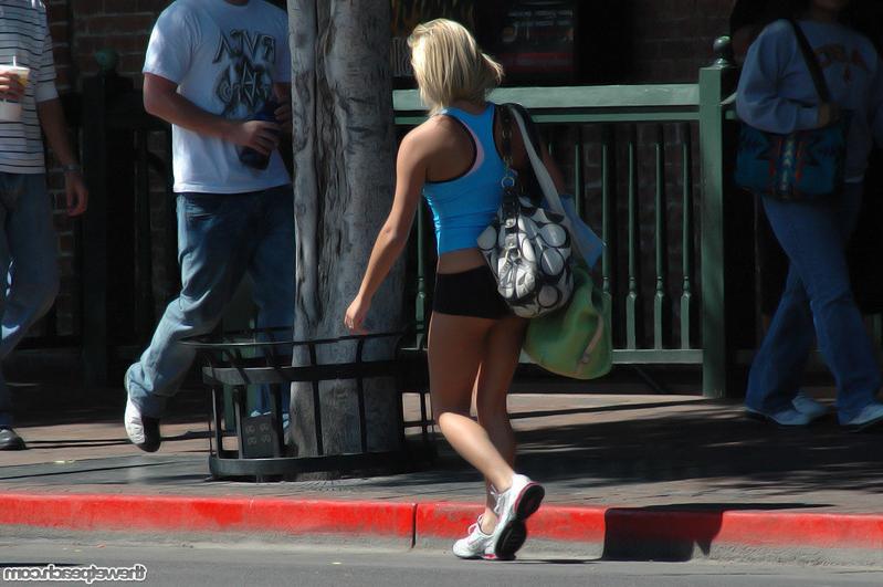 16P Street candids of stunning tan blondes around campus