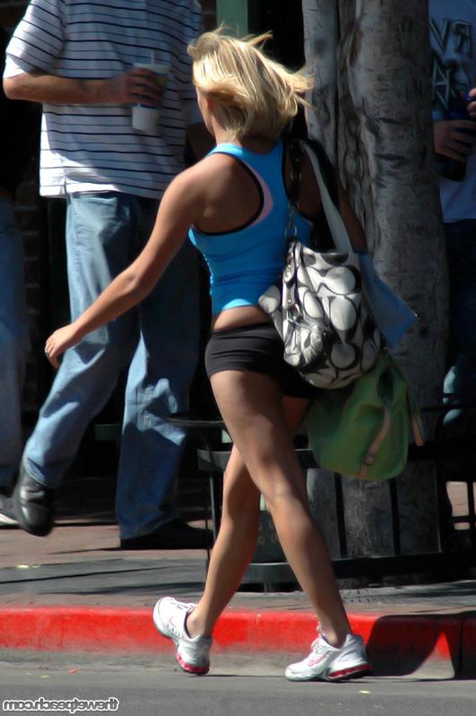 16P Street candids of stunning tan blondes around campus