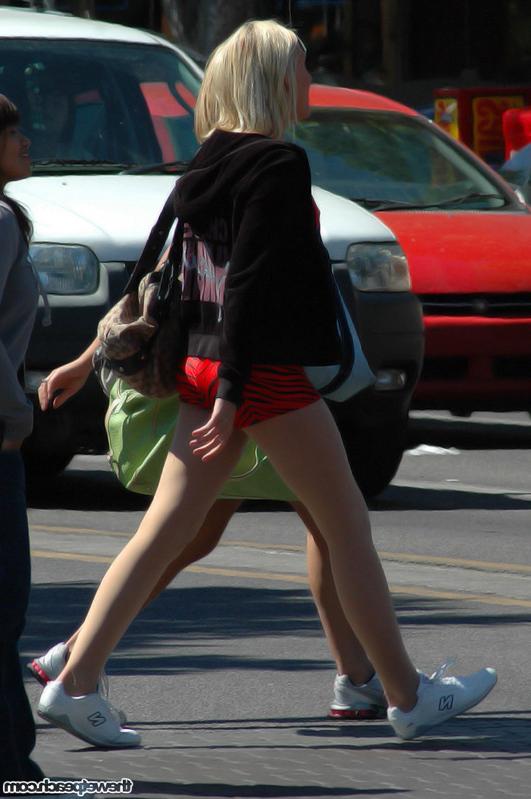 16P Street candids of stunning tan blondes around campus
