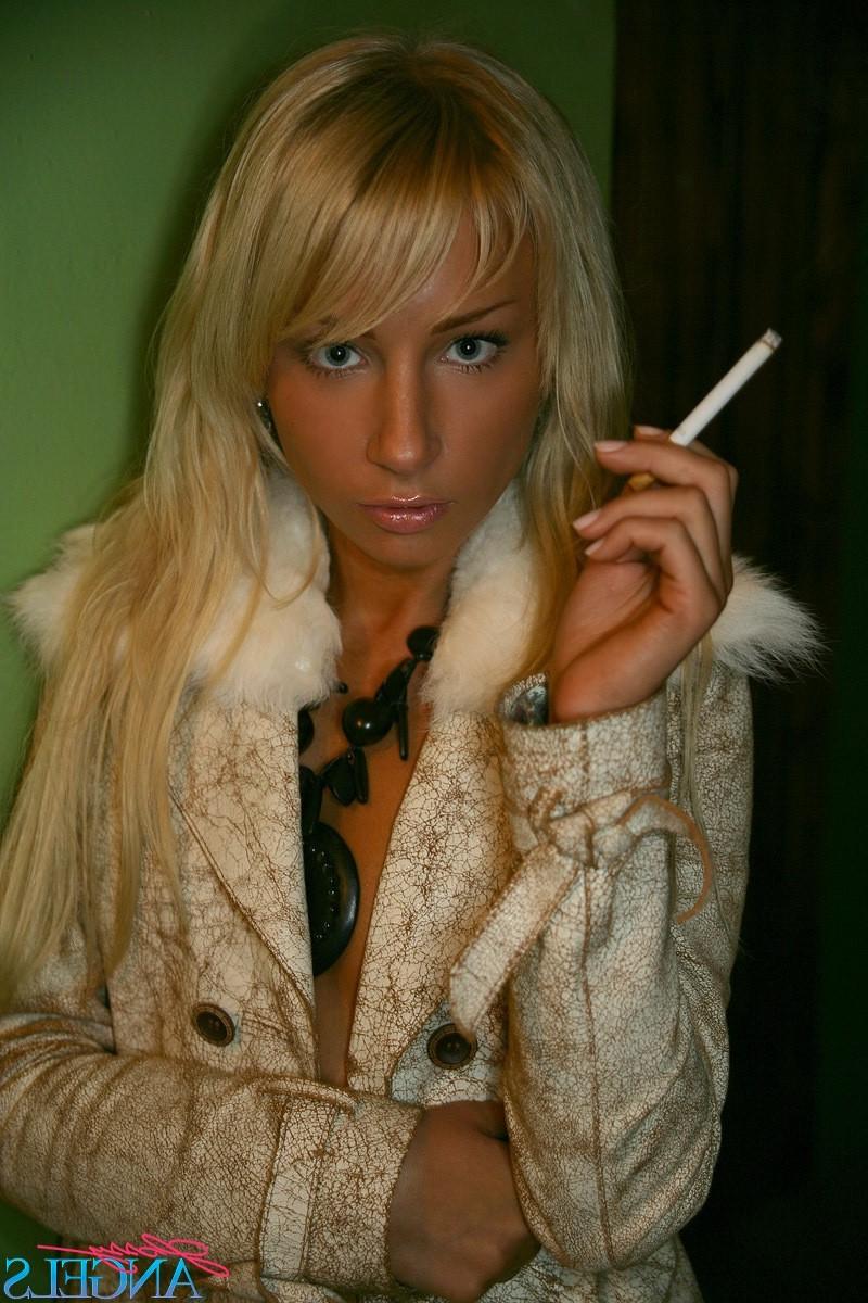 17P Smoking blonde babe showing her sensual erotic body parts