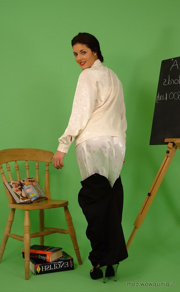 16P Pinup english teacher in stockings