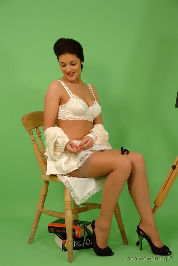 16P Pinup english teacher in stockings