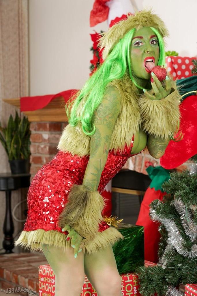 14P Joanna Angel the grinch gaped pussy for Christmas 
