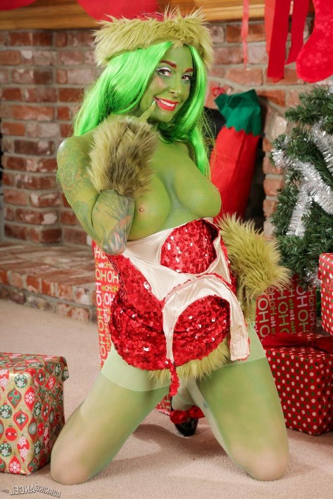 14P Joanna Angel the grinch gaped pussy for Christmas 