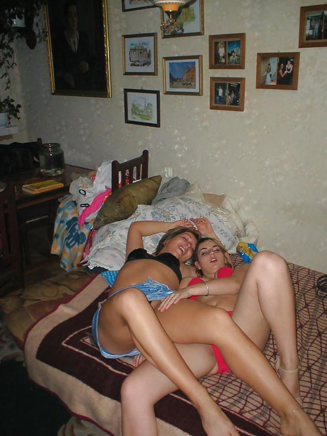 25P Teen Roommates -Homemade