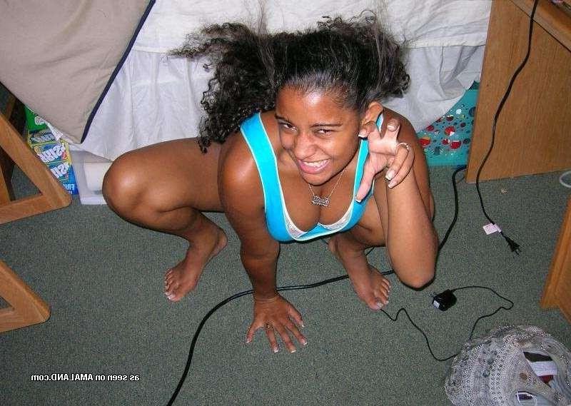 15P Amazing Latina amateur teen girlfriends posing in homemade pix
