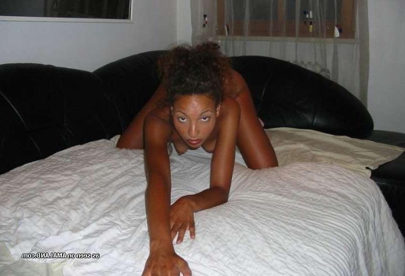 15P Amazing Latina amateur teen girlfriends posing in homemade pix