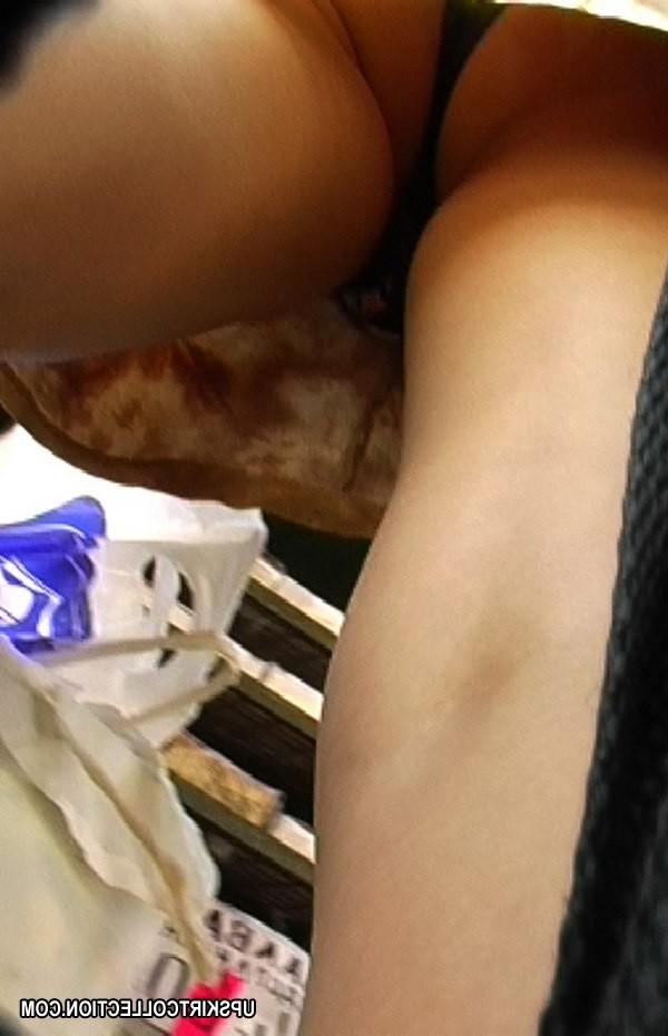 15P Coed in short skirt gets her panties shot in the street