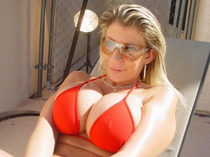 16P Busty babe in bikini masturbating