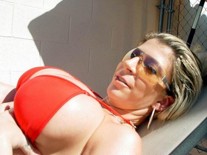 16P Busty babe in bikini masturbating