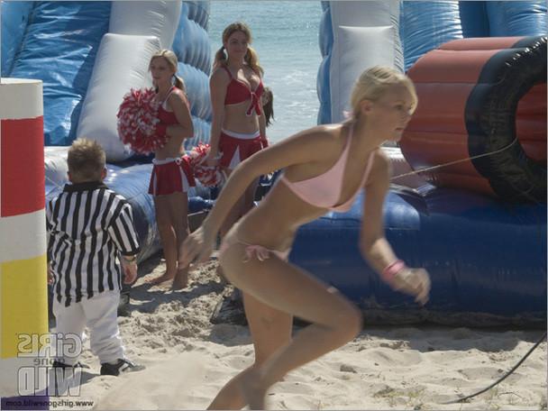 15P Young babes in bikinis caught on camera having some fun
