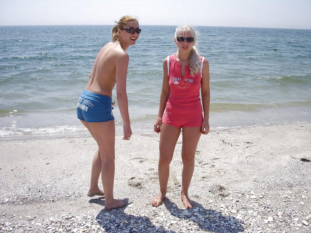25P Hot day on the beach