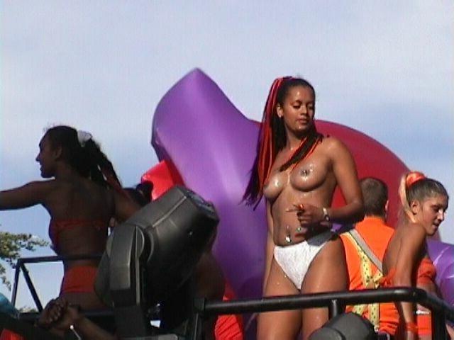 16P Wild ebony girl at a spring break party