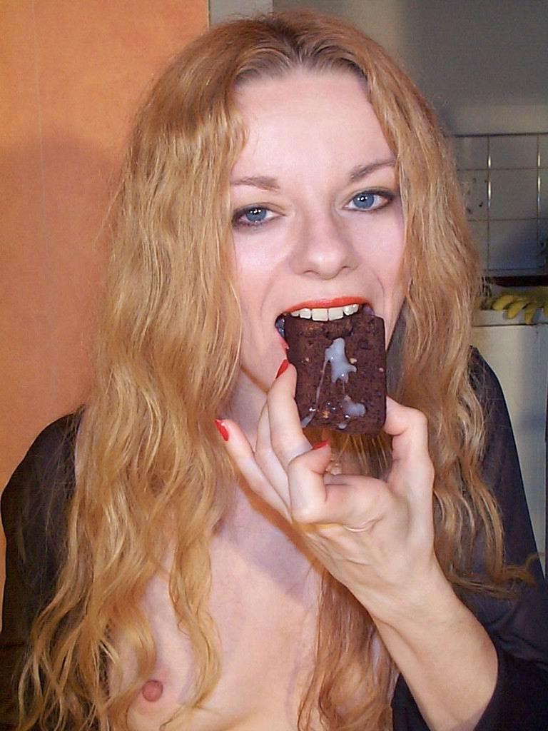 20P kinky amateur girls eating their food with cum