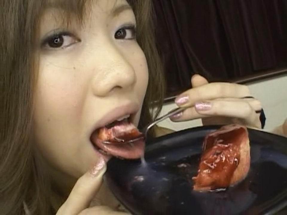20P kinky amateur girls eating their food with cum